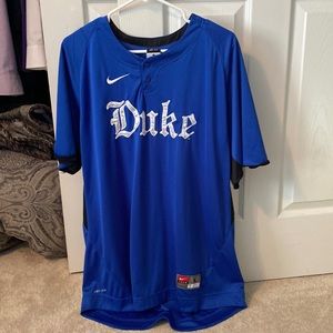 Nike Dri-fit Duke mens short. 2button Henley neckline. Like new